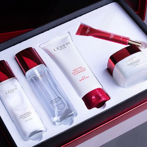 时光礼赞 揭秘抗皱紧致护肤品，助中年肌肤重焕年轻光彩